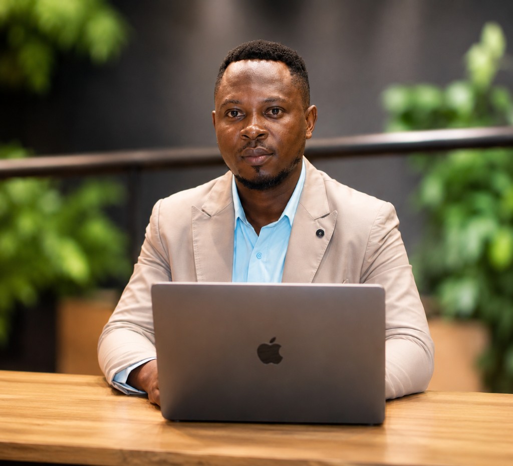 David Ngiriyeza, Managing Director